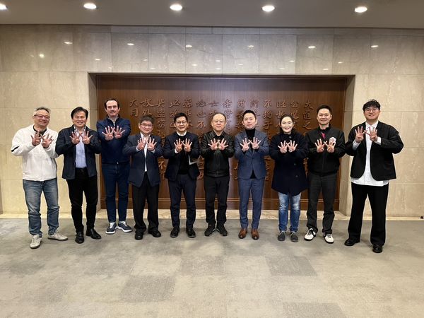 只有通过不